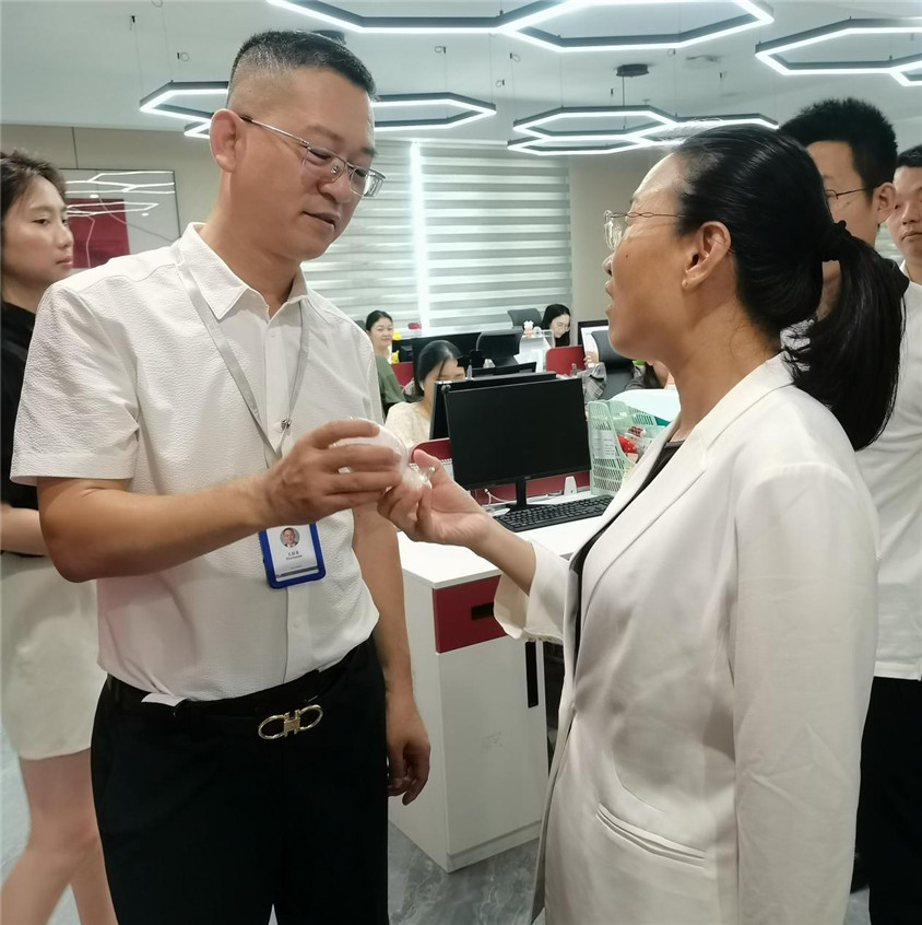 区向导莅临指导，，，，，，相助助力自贸港